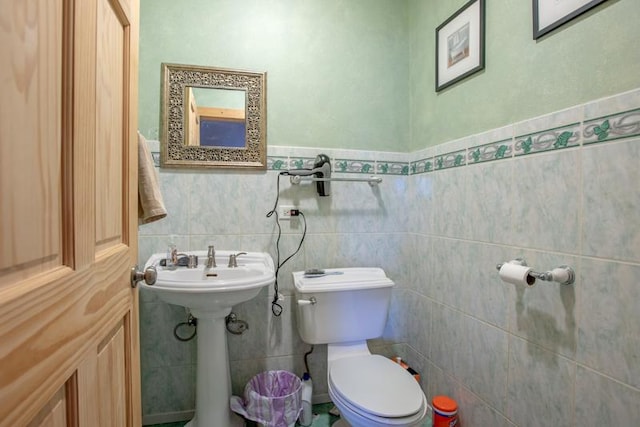 7842 S Blazer Ave, Justice, IL 60458 - bathroom with tile walls and a wainscoted wall