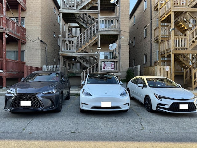 719 W 31st St Unit 2, Chicago, IL 60616 - view of parking with stairway