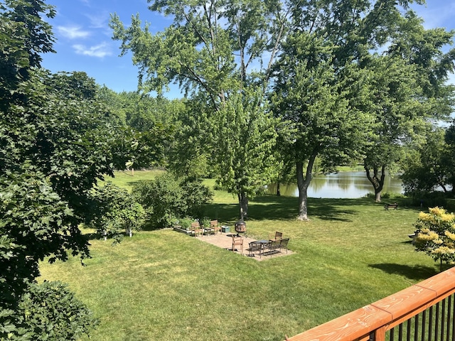 980 Hillcrest Blvd, Hoffman Estates, IL 60169 - view of grassy yard featuring a water view and a patio