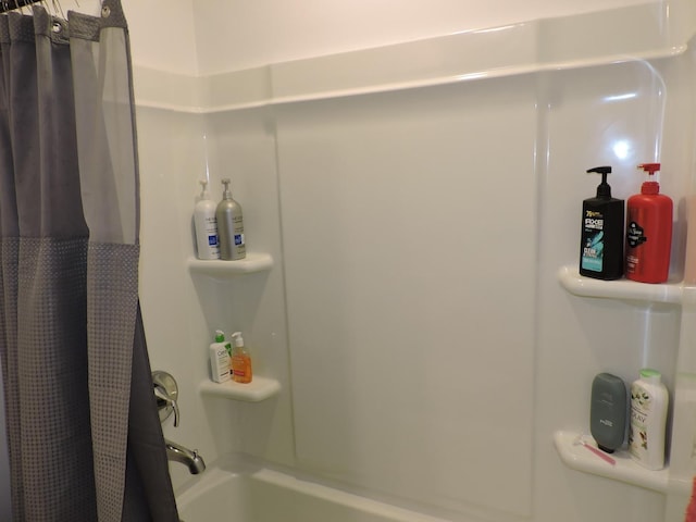 516 Wolverine Dr, Aurora, IL 60502 - full bathroom with shower / bath combination with curtain