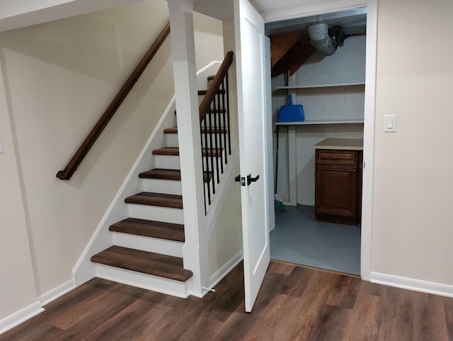 19 Cour Saint Tropez Ct Unit 19, Palos Hills, IL 60465 - staircase with wood finished floors and baseboards