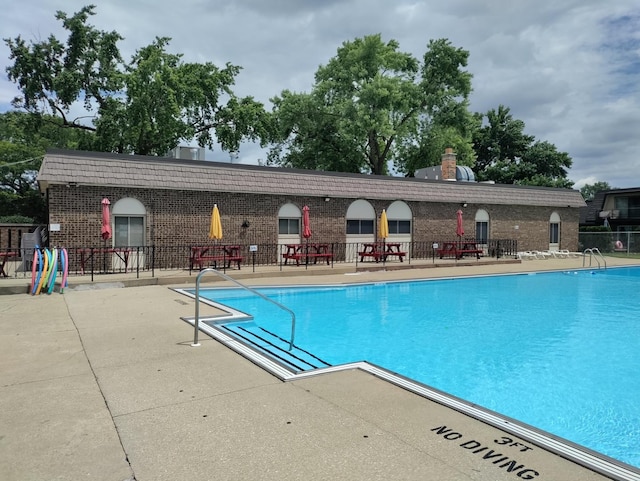 19 Cour Saint Tropez Ct Unit 19, Palos Hills, IL 60465 - community pool featuring a patio area