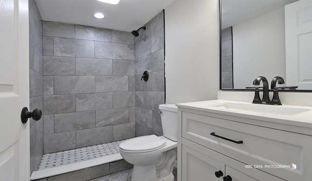 5505 Oak Park Rd, Cary, IL 60013 - bathroom with vanity, a tile shower, and recessed lighting