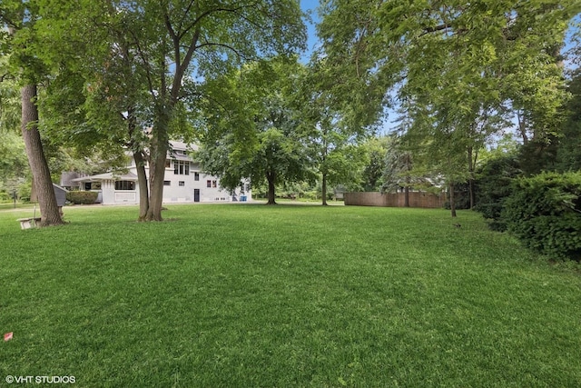 710 W Downer Pl, Aurora, IL 60506 - view of grassy yard