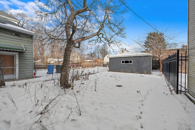 8545 S Saginaw Ave, Chicago, IL 60617 - view of snowy yard