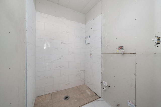 8545 S Saginaw Ave, Chicago, IL 60617 - bathroom with a tile shower