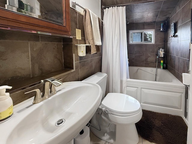 1140 S Harvey Ave, Oak Park, IL 60304 - bathroom with shower / bath combination with curtain and tile walls