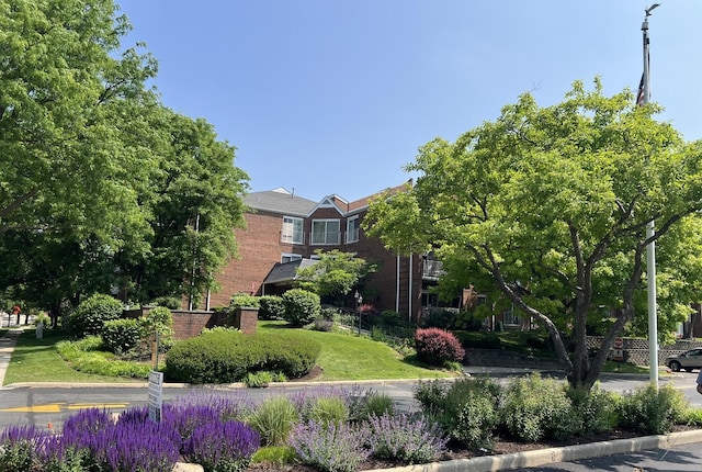 805 Leicester Rd Unit 320, Elk Grove Village, IL 60007 - surrounding community
