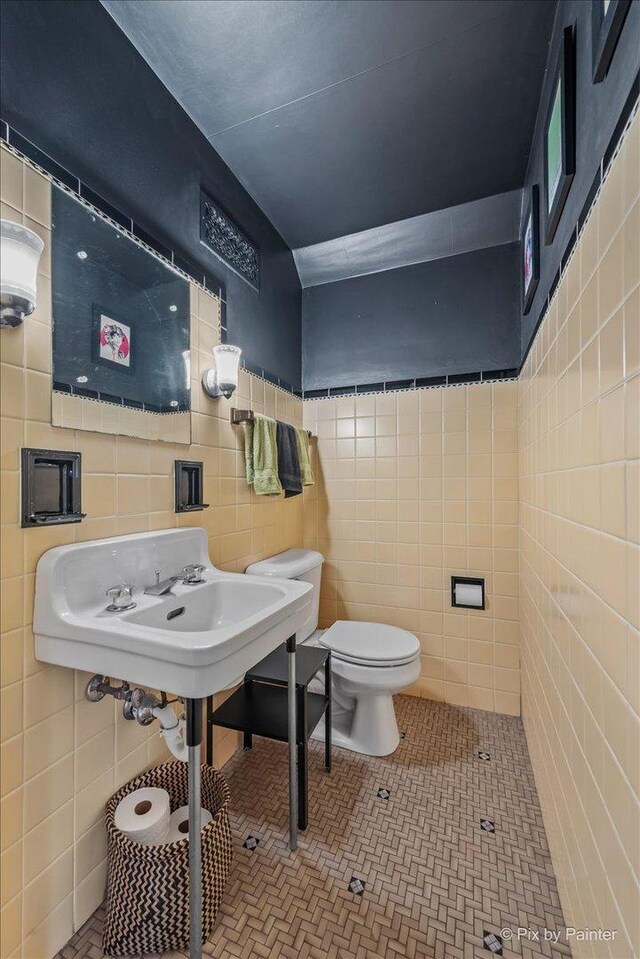558 W Downer Pl, Aurora, IL 60506 - bathroom with tile walls and toilet
