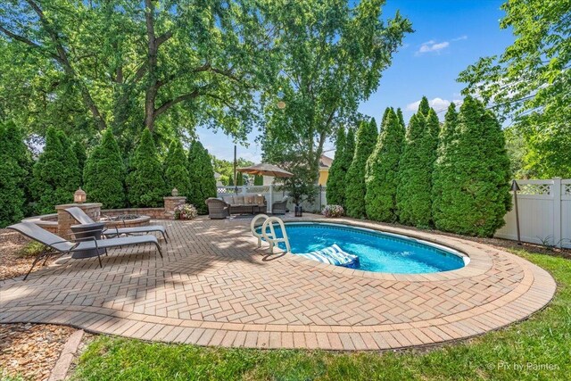 558 W Downer Pl, Aurora, IL 60506 - view of pool with a patio area