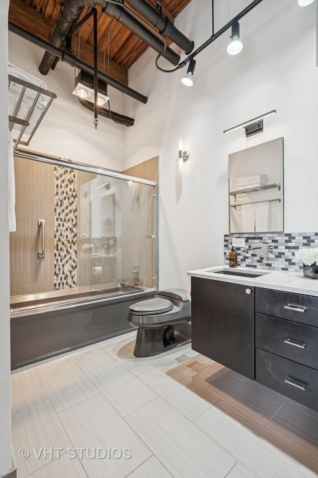 331 S Peoria St Unit Ph6, Chicago, IL 60607 - bathroom with vanity, enclosed tub / shower combo, and backsplash