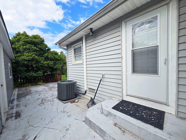 2310 Eastman St, Rolling Meadows, IL 60008 - view of exterior entry with a patio