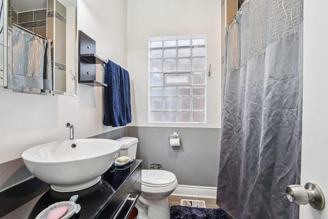8120 S Luella Ave, Chicago, IL 60617 - bathroom with vanity and curtained shower