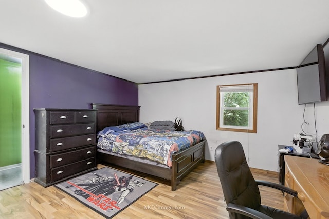 204 Wood St, Wilmington, IL 60481 - bedroom with light wood finished floors and a desk