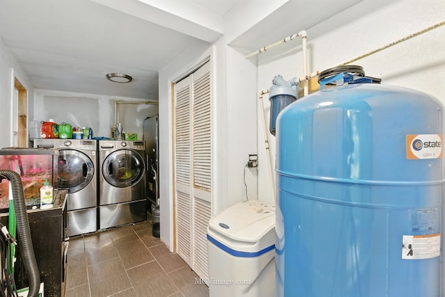 204 Wood St, Wilmington, IL 60481 - washroom with separate washer and dryer