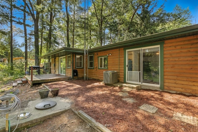 204 Wood St, Wilmington, IL 60481 - back of property featuring a deck and log veneer siding
