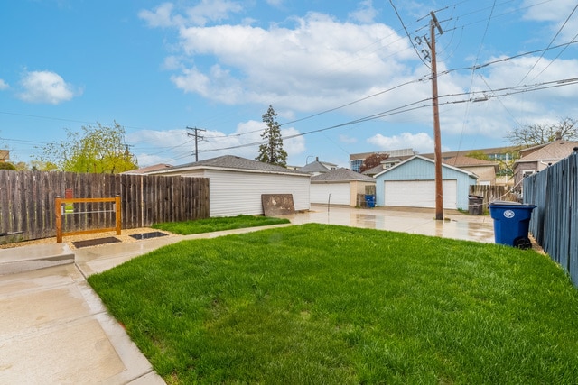 5326 W 31st St, Cicero, IL 60804 - view of yard featuring a garage and an outbuilding
