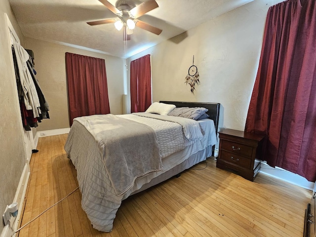 320 Congress St, Ottawa, IL 61350 - bedroom with light wood-style flooring and ceiling fan