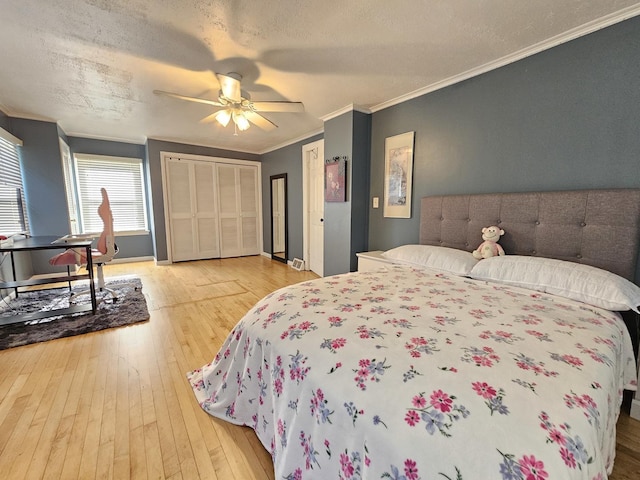 320 Congress St, Ottawa, IL 61350 - bedroom featuring light wood-style floors, ornamental molding, a textured ceiling, and ceiling fan