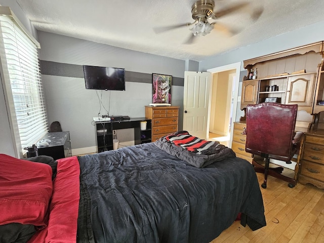 320 Congress St, Ottawa, IL 61350 - bedroom with light wood-style flooring, a desk, a ceiling fan, and multiple windows