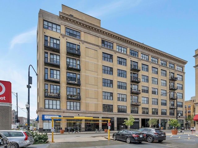 1601 W School St Unit 504, Chicago, IL 60657 - photo 1
