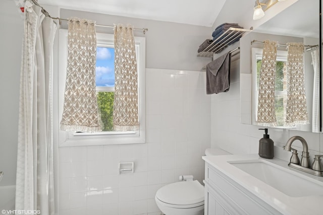731 N Patton Ave, Arlington Heights, IL 60004 - full bathroom featuring tile walls, vanity, and a shower with curtain