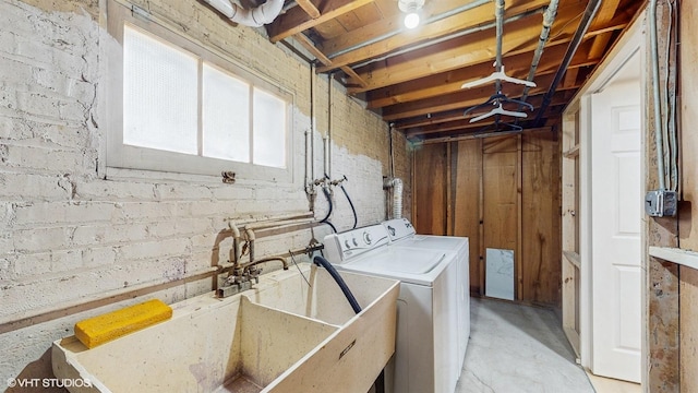 2701 S Hillock Ave, Chicago, IL 60608 - washroom featuring washing machine and clothes dryer