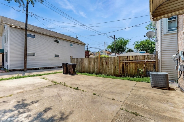 2701 S Hillock Ave, Chicago, IL 60608 - exterior space featuring a patio area