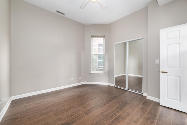 2901 W Washington Blvd Unit 2, Chicago, IL 60612 - unfurnished bedroom featuring dark wood finished floors, a closet, and a ceiling fan