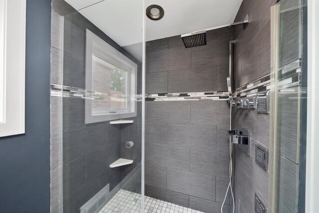 2040 N Laporte Ave, Chicago, IL 60639 - full bathroom with a tile shower
