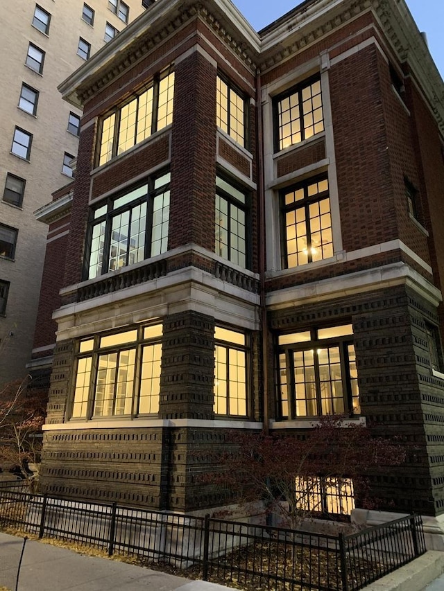 415 W Surf St, Chicago, IL 60657 - photo 2