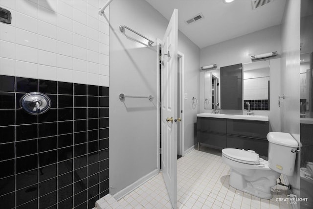 3312 W Beach Ave Unit 1, Chicago, IL 60651 - full bathroom with a tile shower, double vanity, and tile patterned floors
