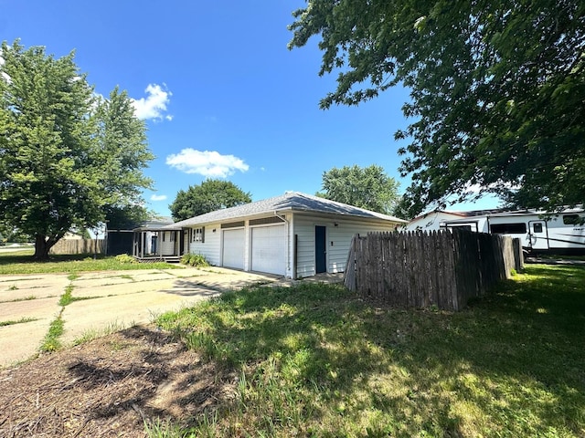 10440 Hussung Dr, Rock Falls, IL 61071 - view of home's exterior with driveway and a garage