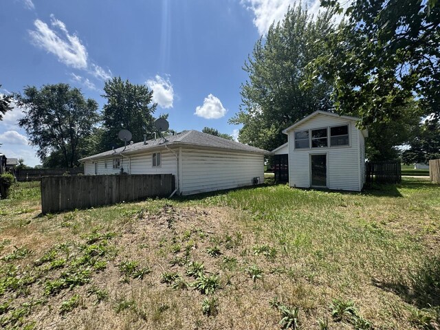 10440 Hussung Dr, Rock Falls, IL 61071 - view of yard featuring an outbuilding