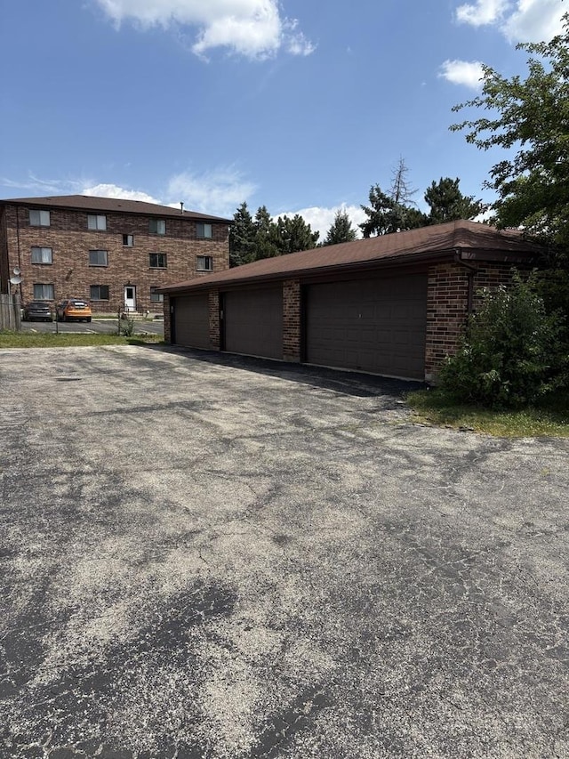14949 Lakeview Dr Unit 204, Orland Park, IL 60462 - view of garage