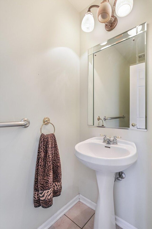 18036 Crystal Ln, Lansing, IL 60438 - bathroom with tile patterned flooring and baseboards