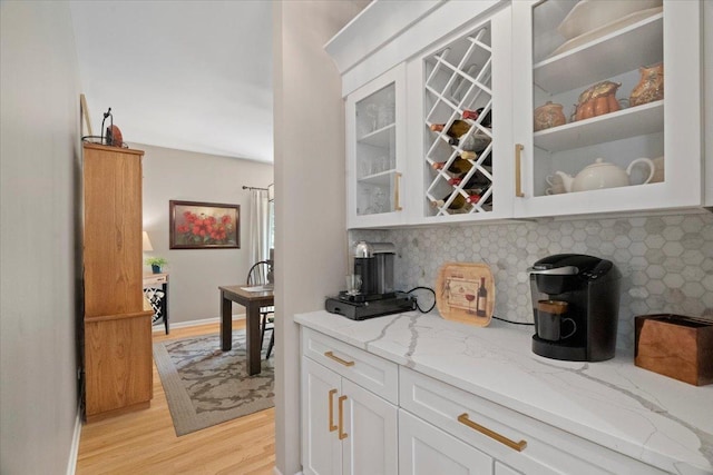 7488 Bittersweet Dr, Gurnee, IL 60031 - bar area with light wood-style flooring and backsplash