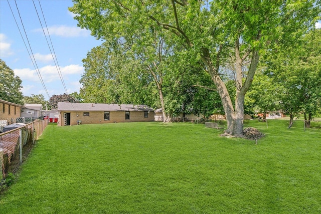 205 Buena Vista Dr, Champaign, IL 61820 - view of yard