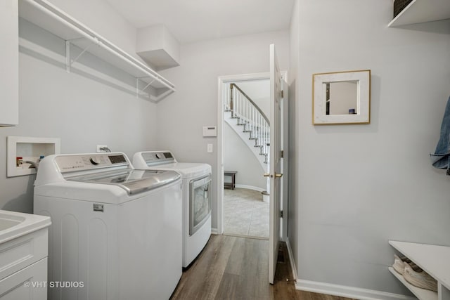 424 Bluegrass Ln, Geneva, IL 60134 - laundry area with independent washer and dryer and dark wood finished floors