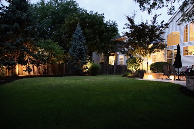 424 Bluegrass Ln, Geneva, IL 60134 - view of yard with a patio