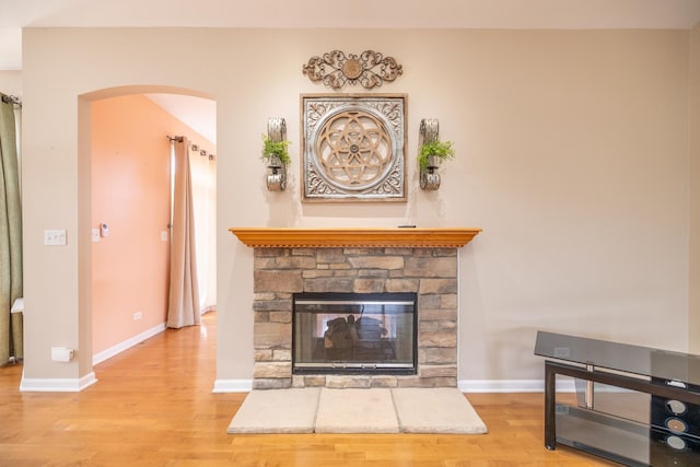 424 Riverbend Dr, Genoa, IL 60135 - detailed view of wood finished floors, arched walkways, and a fireplace