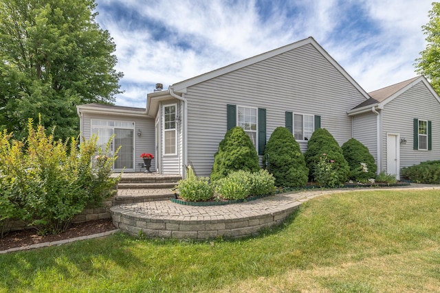 424 Riverbend Dr, Genoa, IL 60135 - view of front of property featuring a front yard and a chimney