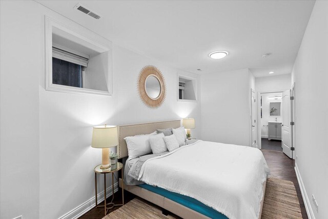 506 W Oakdale Ave Unit 1, Chicago, IL 60657 - bedroom featuring baseboards and ensuite bath