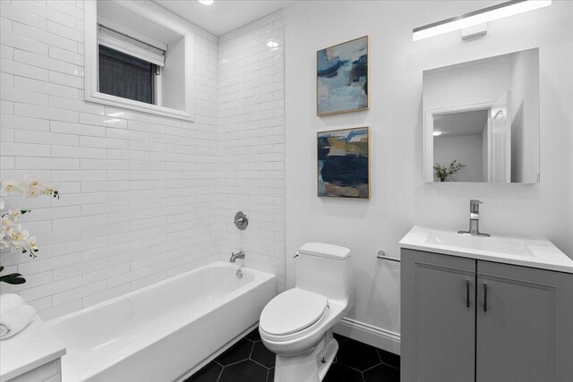 506 W Oakdale Ave Unit 1, Chicago, IL 60657 - full bath with vanity, tile patterned flooring, and shower / tub combination