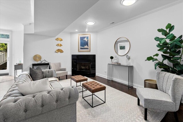 506 W Oakdale Ave Unit 1, Chicago, IL 60657 - living room featuring wood finished floors, crown molding, a fireplace, and recessed lighting