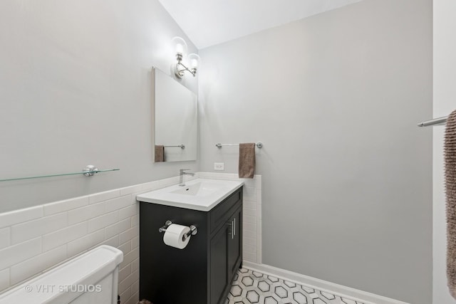 1325 N State Pkwy Unit 6D, Chicago, IL 60610 - bathroom with vanity and tile walls