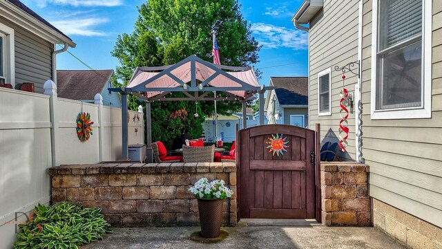 1315 W Jackson St, Ottawa, IL 61350 - view of patio / terrace with a gate