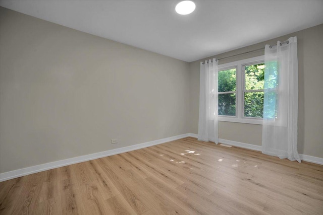 712 Stacie Ct, Naperville, IL 60563 - empty room featuring baseboards and light wood-type flooring