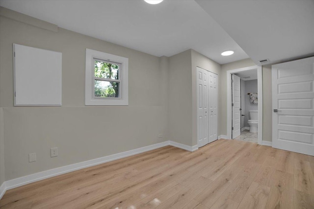 712 Stacie Ct, Naperville, IL 60563 - unfurnished bedroom with light wood finished floors, ensuite bathroom, and a closet