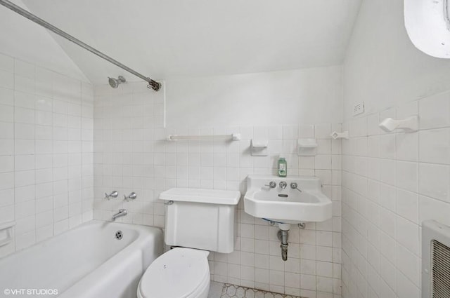 32 Valley Rd, Highland Park, IL 60035 - full bath with tile walls and tub / shower combination